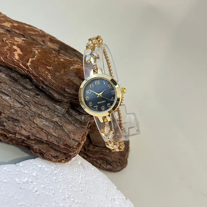 Women's Round Arabic Dial Quartz Watch | Braviixx