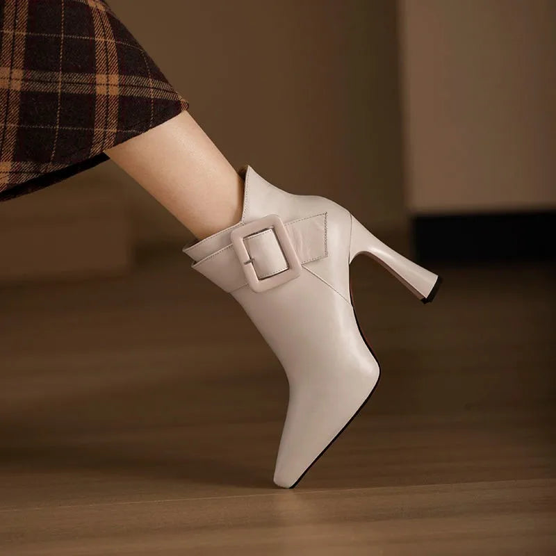 Ankle Boots | Oversized Buckle & Sculpted Heel | Braviixx