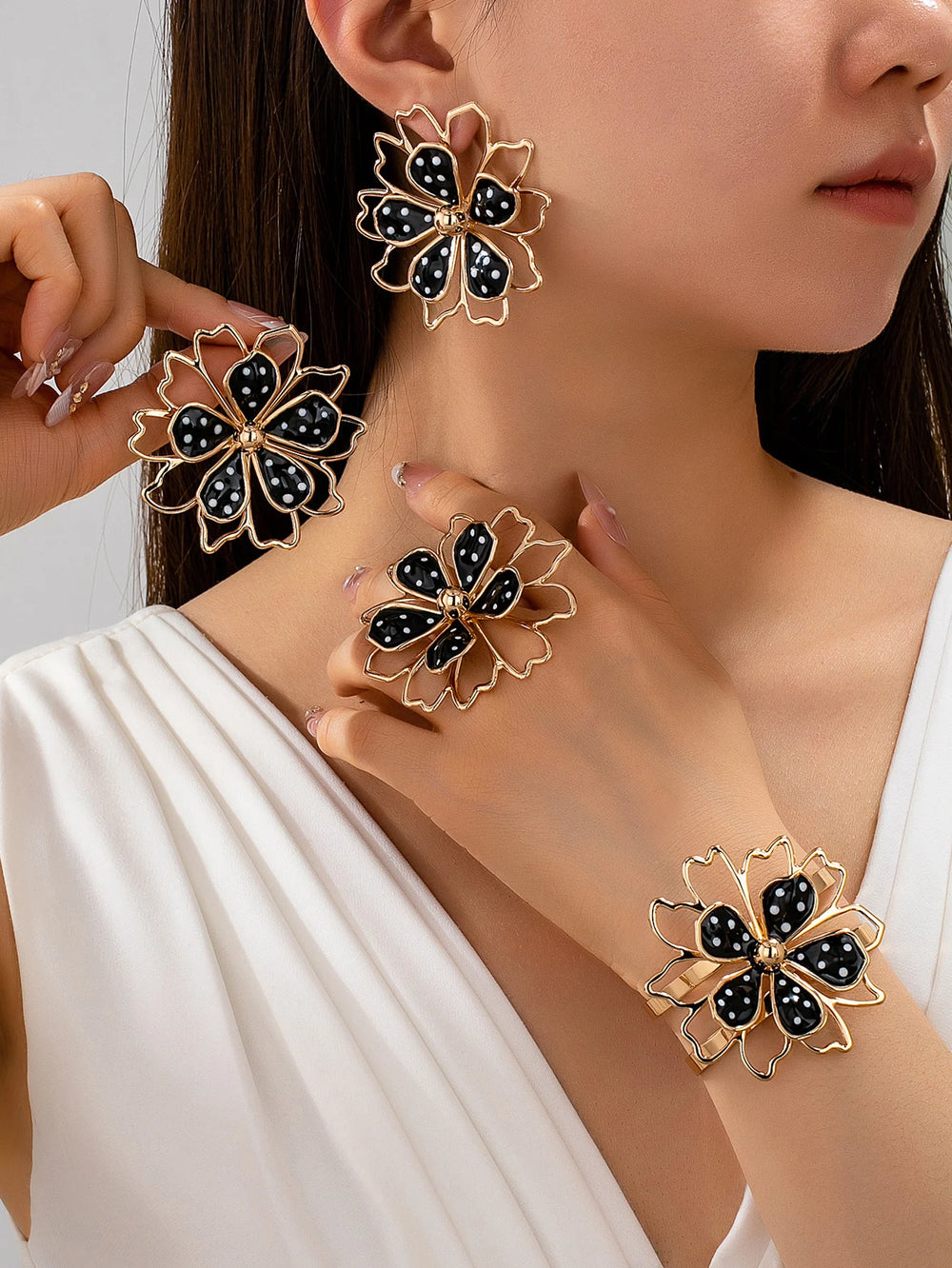 Women's Gold-Tone Flower Jewellery Set | Cuff Bracelet, Earrings & Ring | Braviixx
