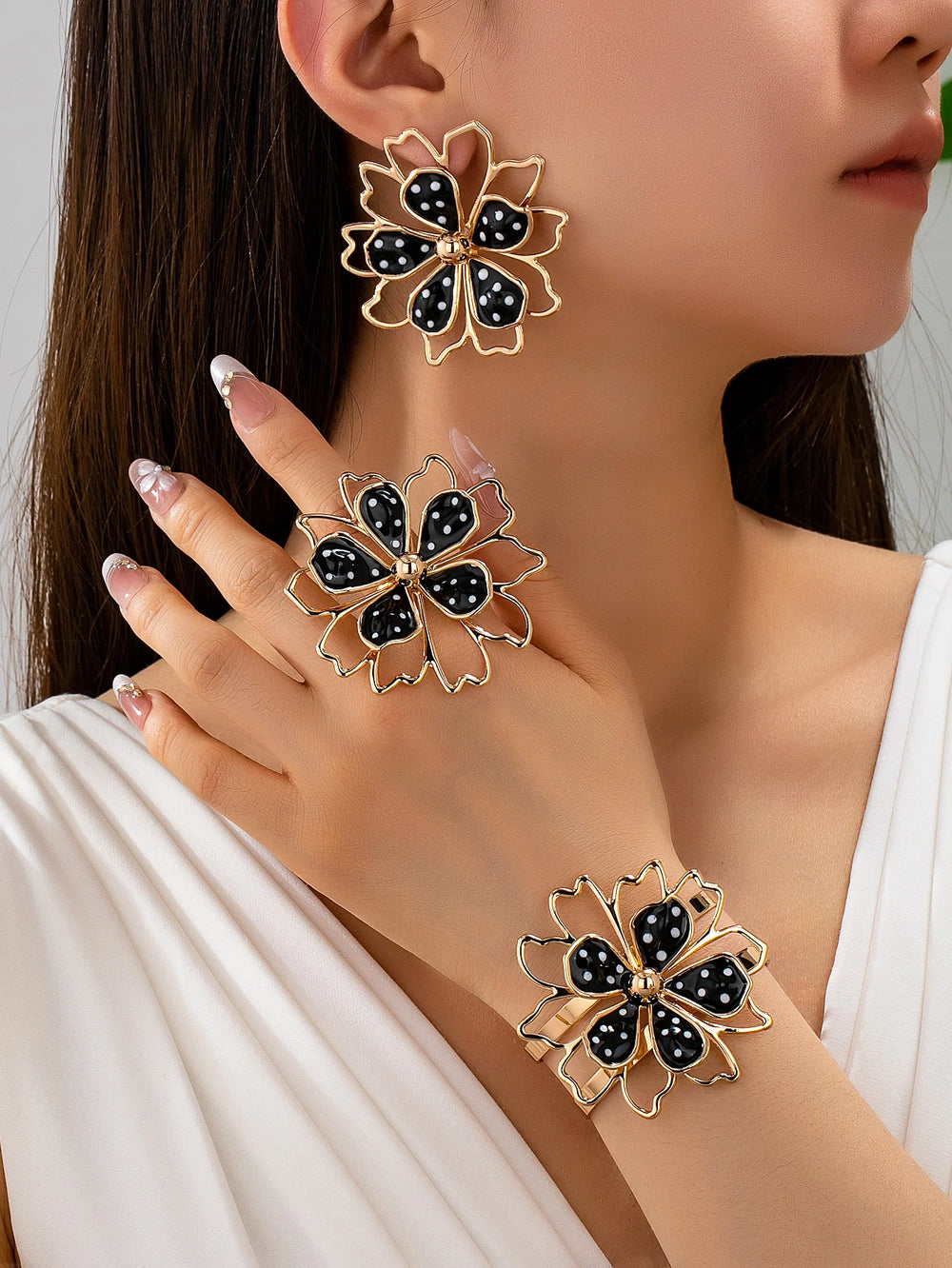 Women's Gold-Tone Flower Jewellery Set | Cuff Bracelet, Earrings & Ring | Braviixx