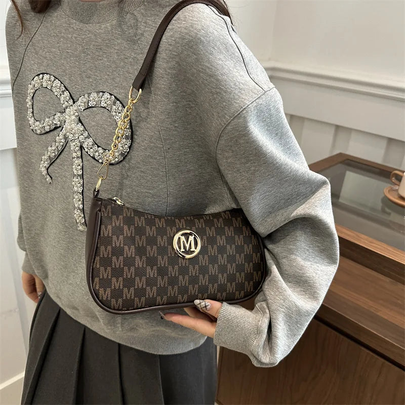 Letter-Print Shoulder Bag | Chain Detail & Crossbody Strap | Braviixx