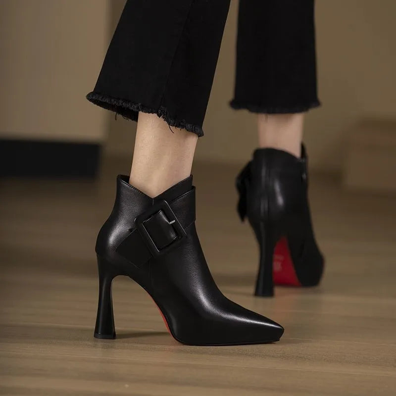 Ankle Boots | Oversized Buckle & Sculpted Heel | Braviixx