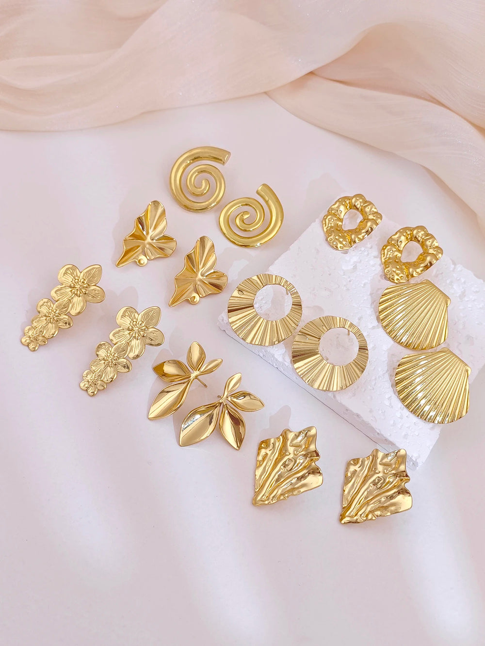 Chunky Gold Earrings Vintage Gold Statement Stud Earrings for Women Lightweight Trendy Knot Geometric Dangle Drop Earring Jewely