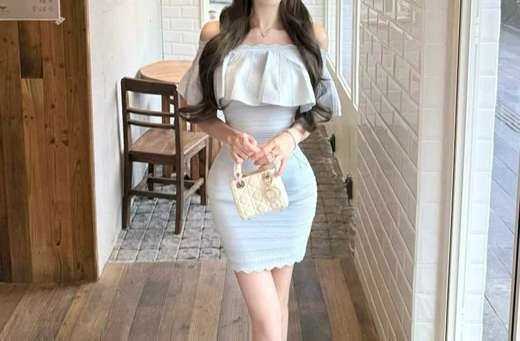 Off-the-shoulder Ruffle Dress Fashionable Summer New Slim-fitting and Thin Waist-wrapped Hip Skirt