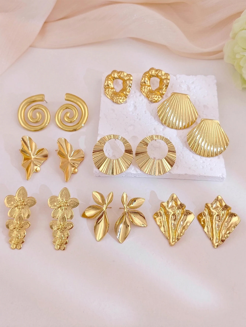 Chunky Gold Earrings Vintage Gold Statement Stud Earrings for Women Lightweight Trendy Knot Geometric Dangle Drop Earring Jewely