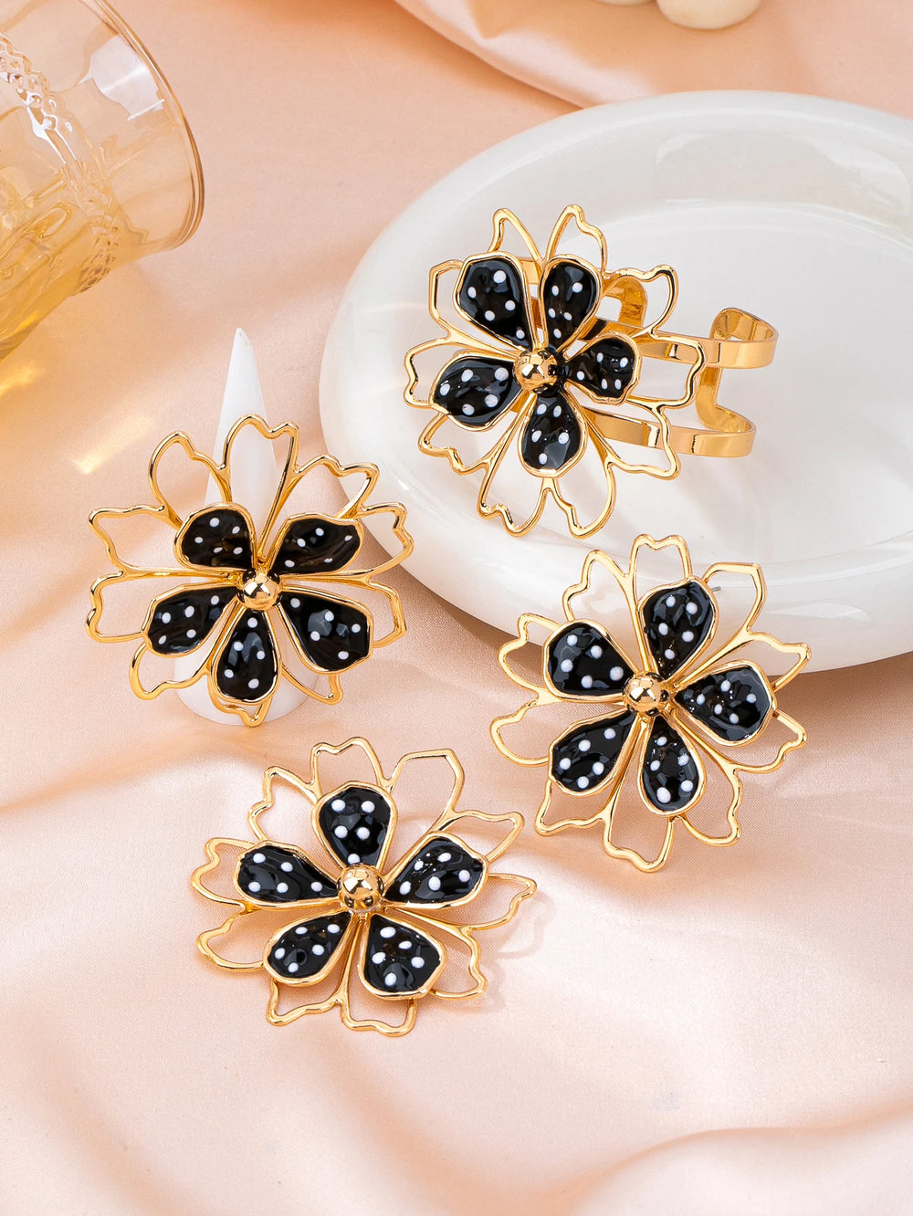 Women's Gold-Tone Flower Jewellery Set | Cuff Bracelet, Earrings & Ring | Braviixx