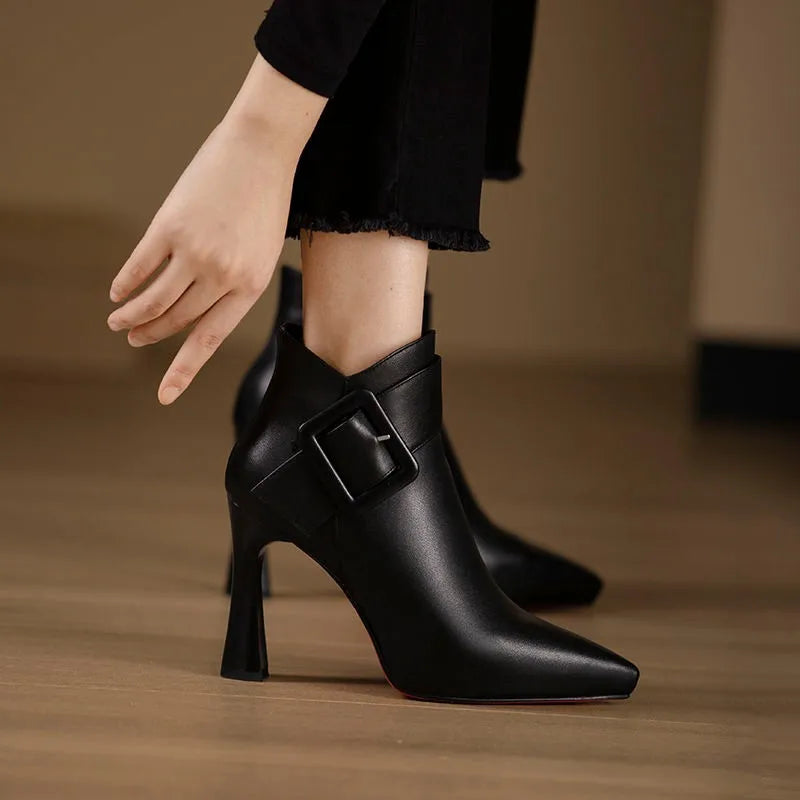 Ankle Boots | Oversized Buckle & Sculpted Heel | Braviixx