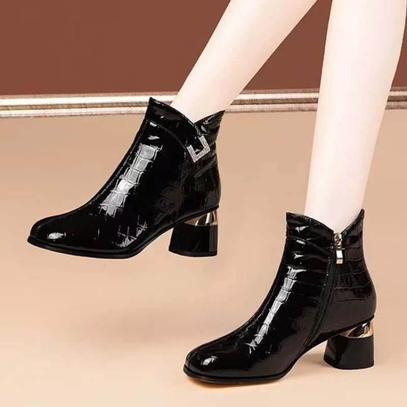 Croc-Effect Ankle Boots | Glossy Finish & Jewel Detail | Braviixx