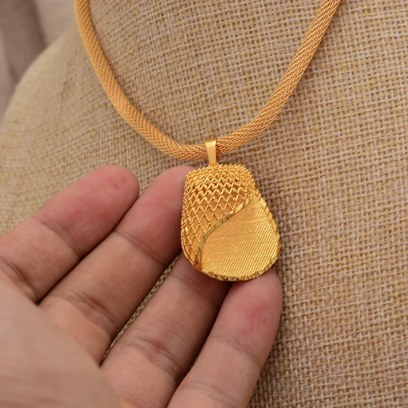 Women's Gold-Tone Jewellery | Statement Necklace & Earrings Options | Braviixx