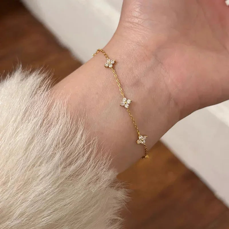 Women's Four-Petal Flower Jewelry | Necklace or Bracelet | Braviixx