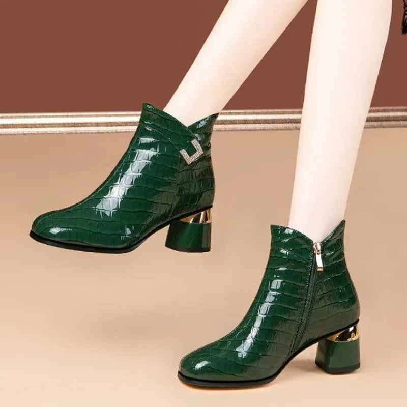 Croc-Effect Ankle Boots | Glossy Finish & Jewel Detail | Braviixx