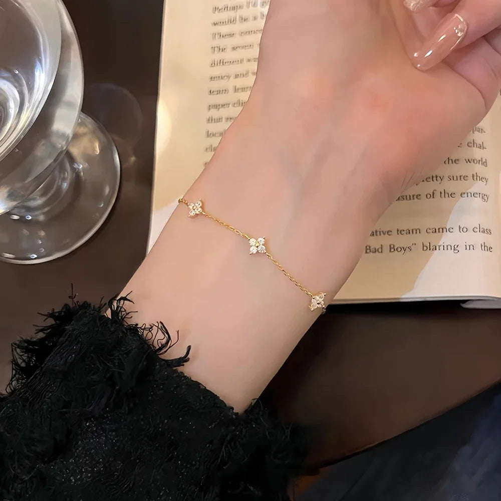Women's Four-Petal Flower Jewelry | Necklace or Bracelet | Braviixx
