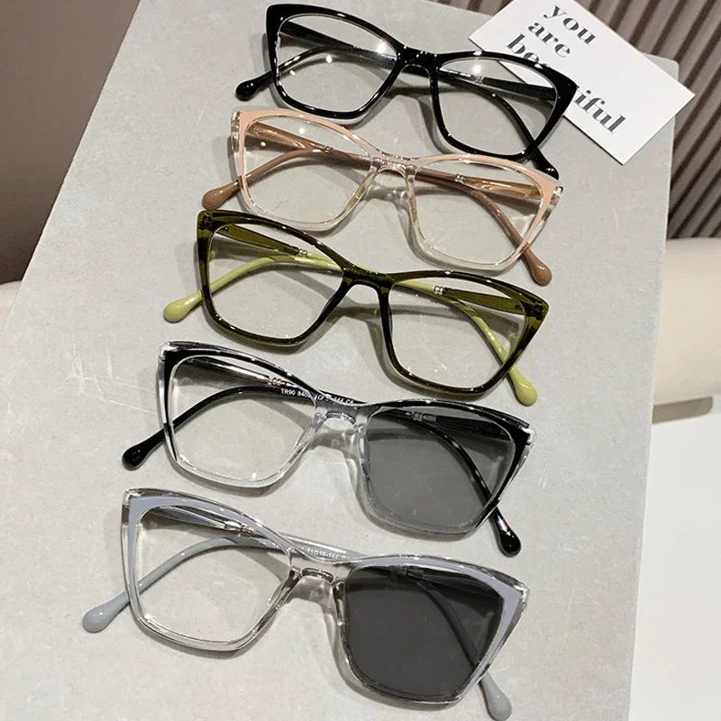 Women's Cat Eye Photochromic Myopia Glasses | Clear Lens · Prescription 0 to -4.0 | 5 Colours | Braviixx