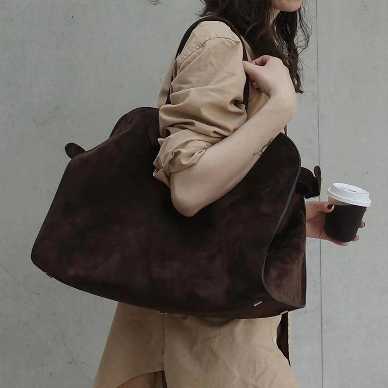2024 High-end Niche Design Handbags Outdoor Travel Bags Autumn and Winter New High-capacity Retro Commuter Handbags Ladies