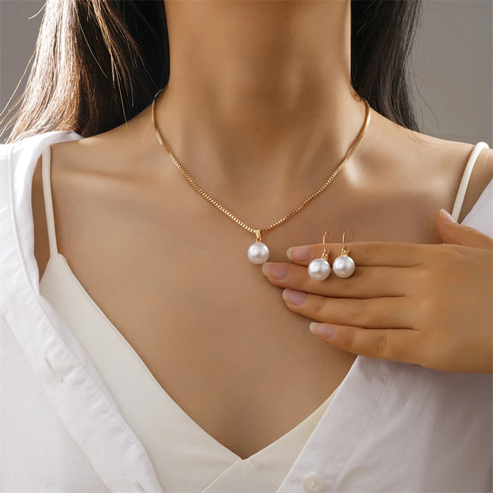 Women's Imitation Pearl Jewellery Set | Pendant Necklace & Hoop Earrings | Braviixx