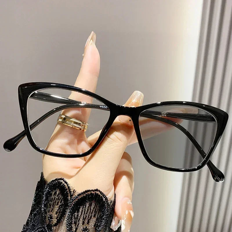 Women's Cat Eye Photochromic Myopia Glasses | Clear Lens · Prescription 0 to -4.0 | 5 Colours | Braviixx
