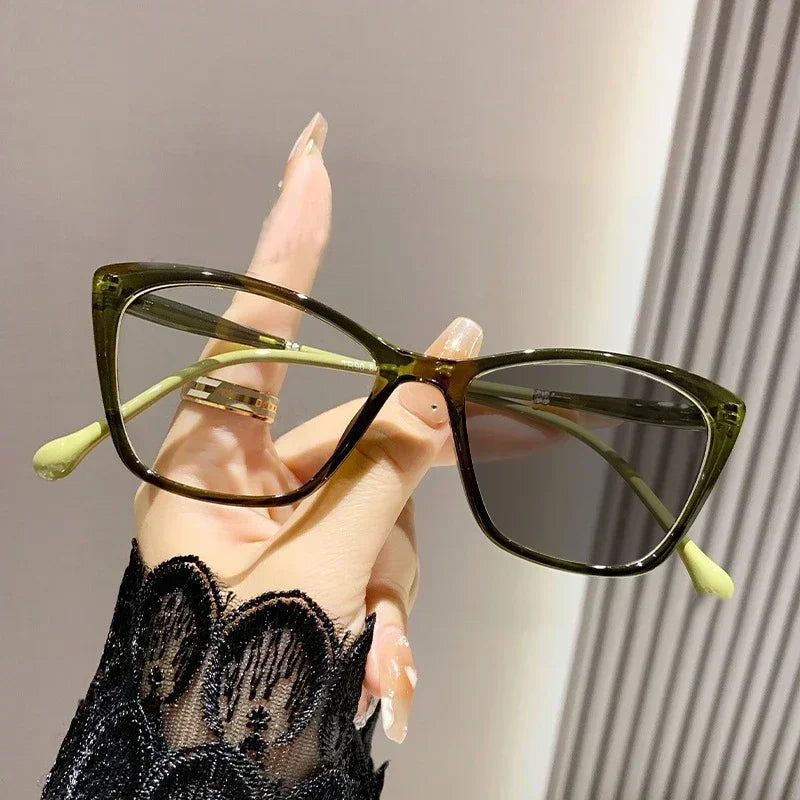 Women's Cat Eye Photochromic Myopia Glasses | Clear Lens · Prescription 0 to -4.0 | 5 Colours | Braviixx