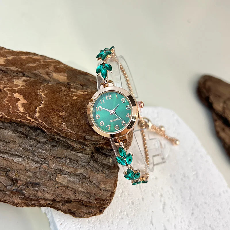 Women's Round Arabic Dial Quartz Watch | Braviixx